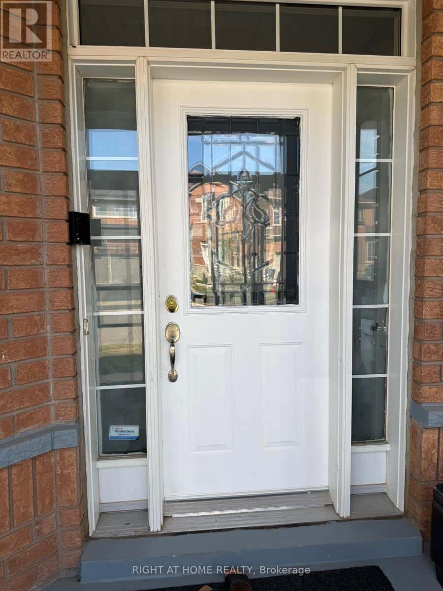 29 LAURENTIDE CRESCENT — Brampton (Vales of Castlemore North), Ontario - Photo 2 of 12