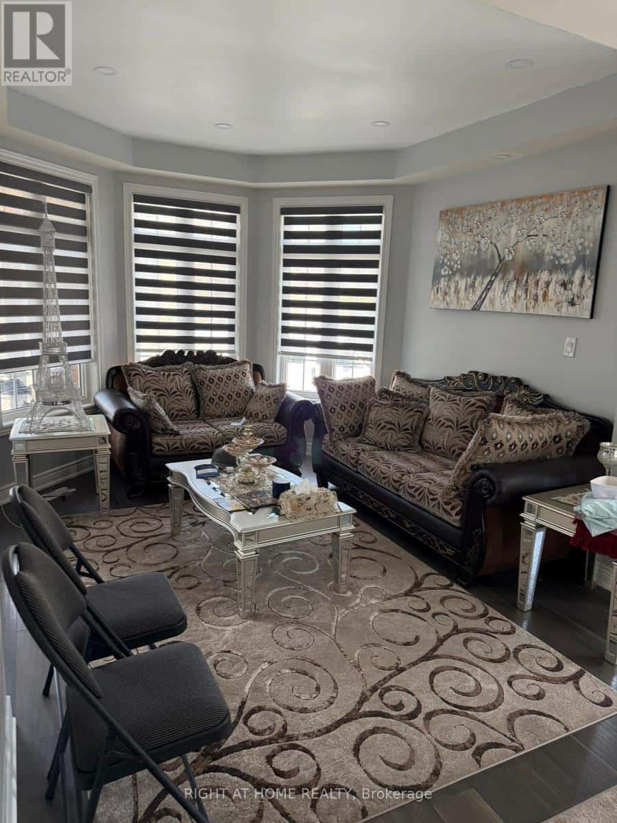 29 LAURENTIDE CRESCENT — Brampton (Vales of Castlemore North), Ontario - Photo 5 of 12