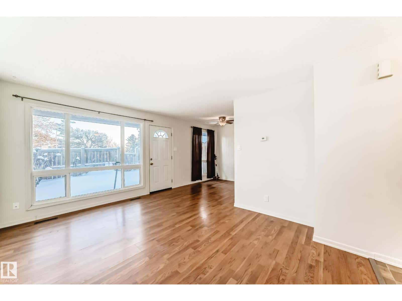 531 ABBOTTSFIELD RD NW — Edmonton, Alberta - Photo 4 of 23