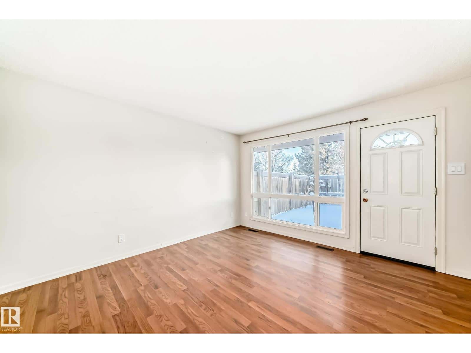 531 ABBOTTSFIELD RD NW — Edmonton, Alberta - Photo 3 of 23