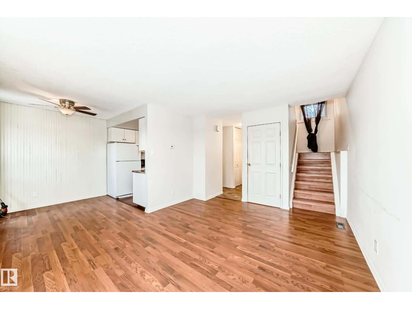 531 ABBOTTSFIELD RD NW — Edmonton, Alberta - Photo 5 of 23