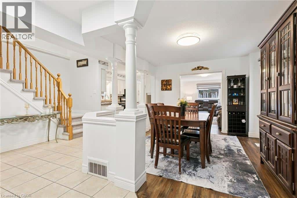 6 HEATHERWOOD Place — Kitchener, Ontario - Photo 3 of 35