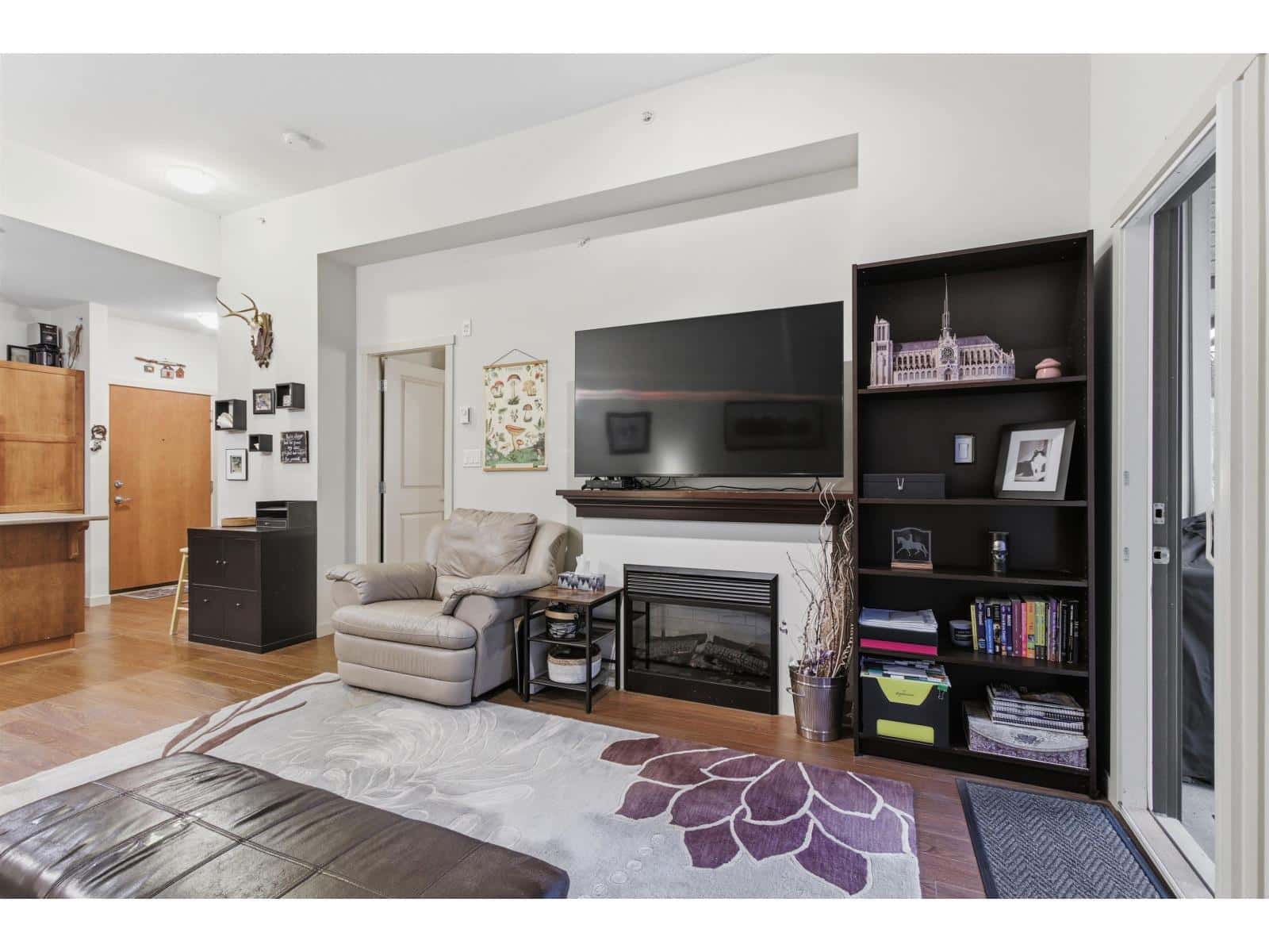 404 33338 E BOURQUIN CRESCENT — Abbotsford, British Columbia - Photo 4 of 28