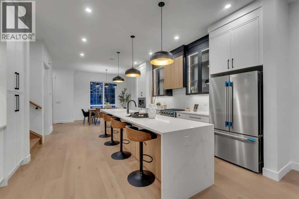 223 29 Avenue NW — Calgary, Alberta - Photo 5 of 45