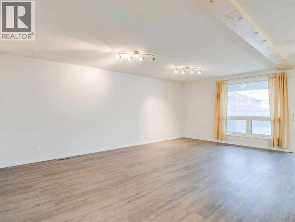 1606 St George Road N — Lethbridge, Alberta - Photo 4 of 22