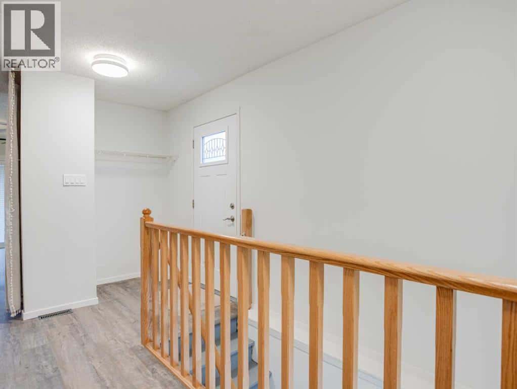 1606 St George Road N — Lethbridge, Alberta - Photo 3 of 22