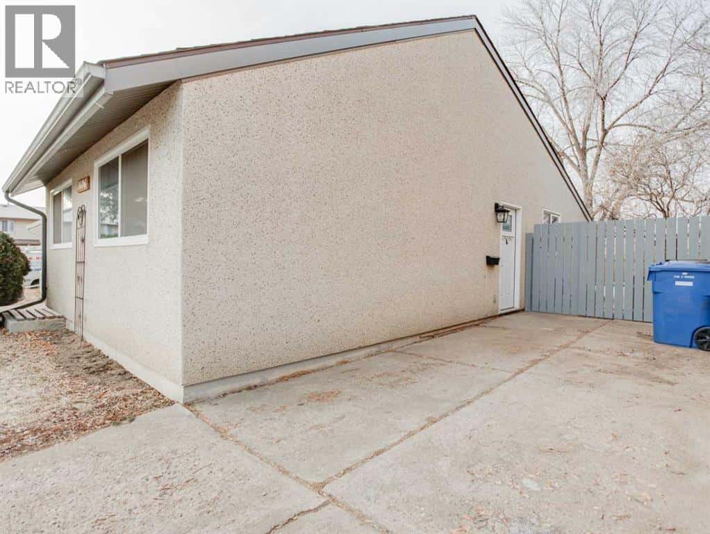 1606 St George Road N — Lethbridge, Alberta - Photo 2 of 22