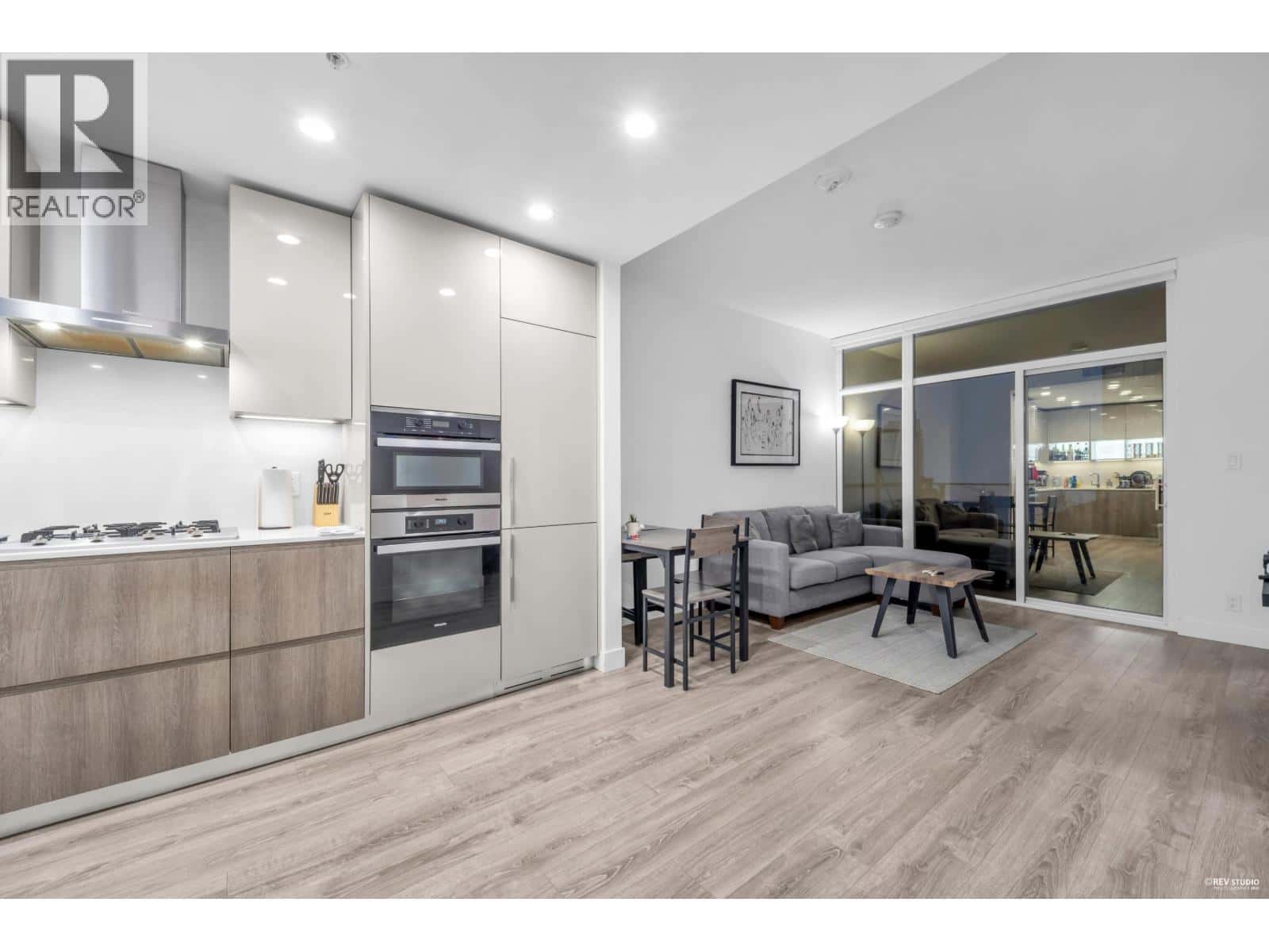 2001 6511 SUSSEX AVENUE — Burnaby, British Columbia - Photo 5 of 26