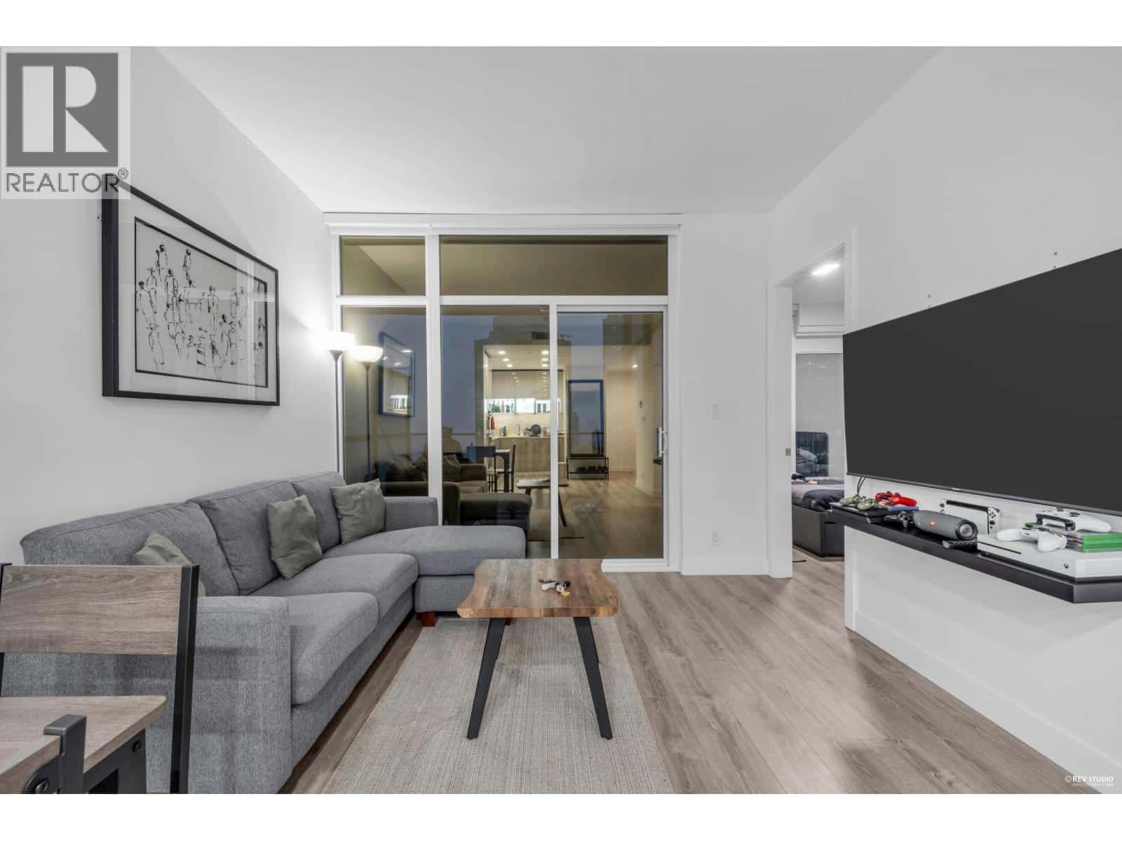 2001 6511 SUSSEX AVENUE — Burnaby, British Columbia - Photo 2 of 26