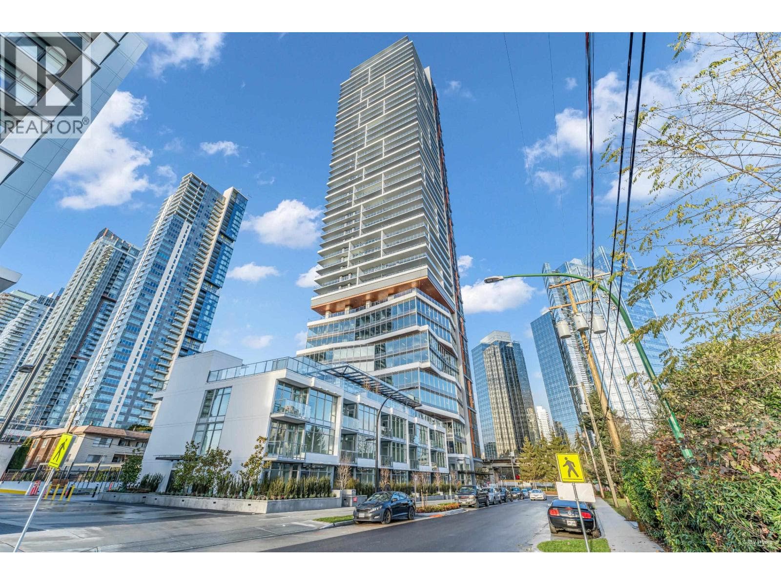 2001 6511 SUSSEX AVENUE — Burnaby, British Columbia - Main photo