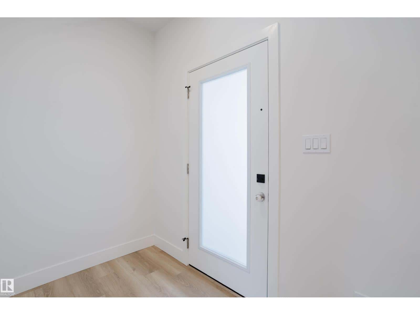 2807 191 ST NW — Edmonton, Alberta - Photo 2 of 48