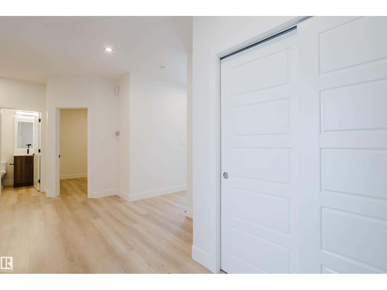 2807 191 ST NW — Edmonton, Alberta - Photo 4 of 48