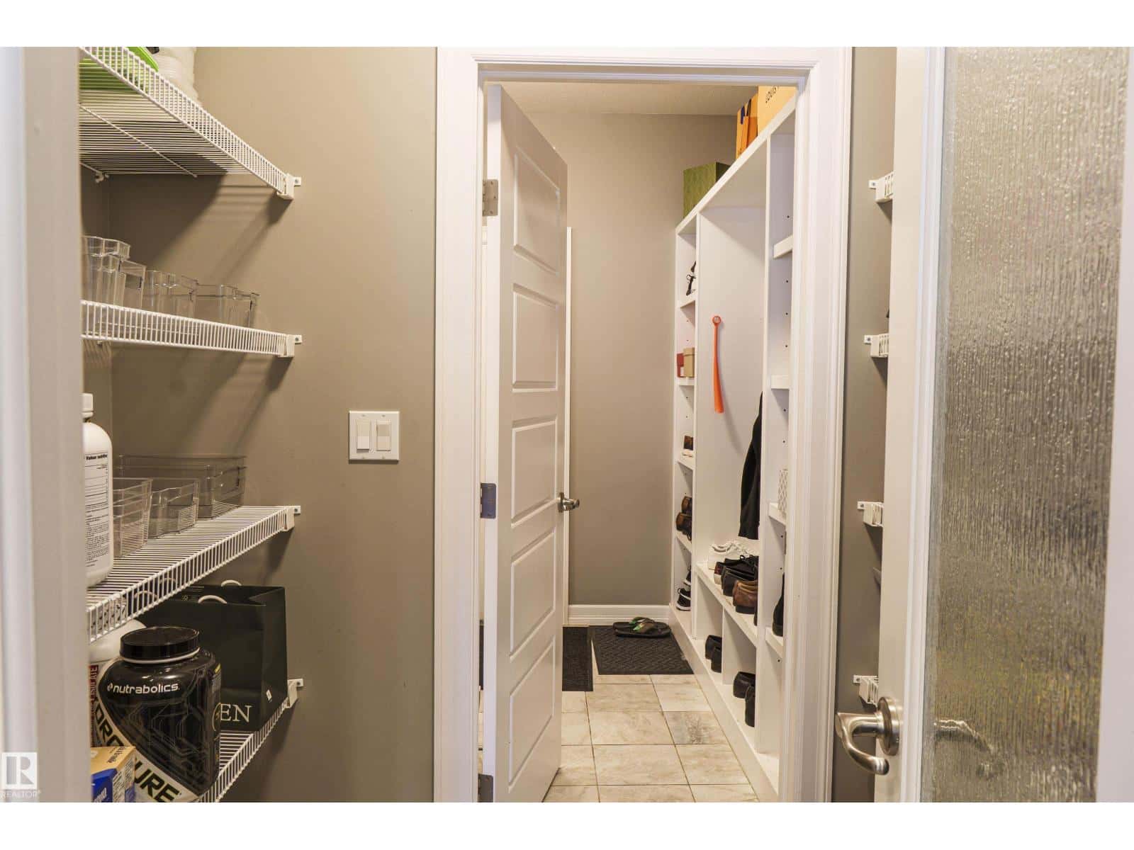 3307 HILTON CR NW — Edmonton, Alberta - Photo 3 of 29