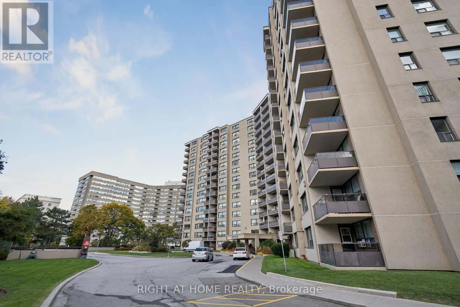 1120 - 451 THE WEST MALL — Toronto (Etobicoke West Mall), Ontario - Photo 3 of 26