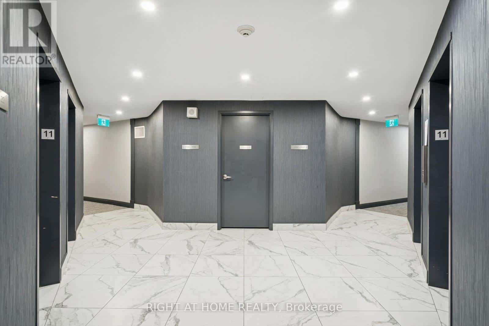 1120 - 451 THE WEST MALL — Toronto (Etobicoke West Mall), Ontario - Photo 5 of 26