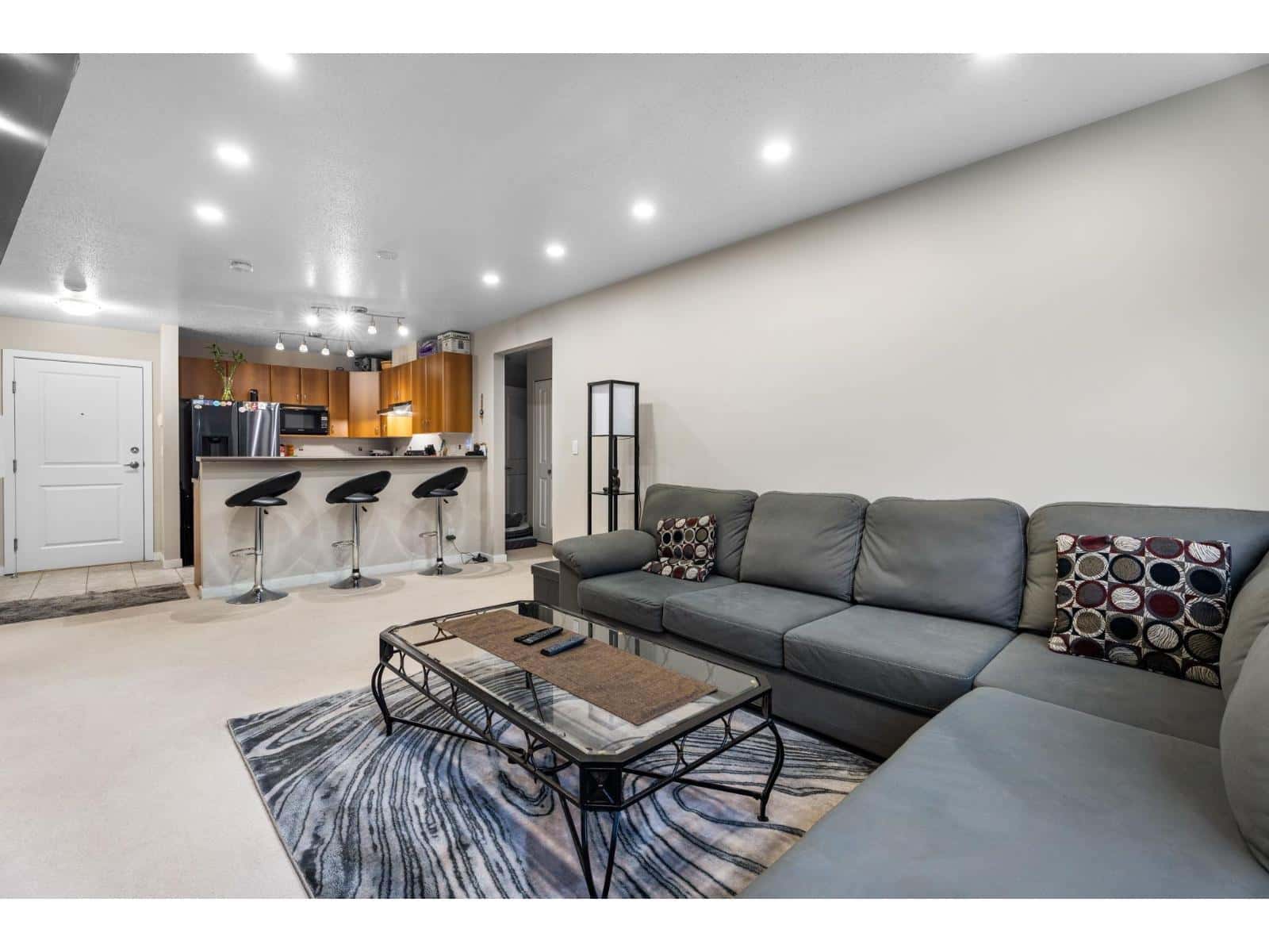 203 14885 105 AVENUE — Surrey, British Columbia - Photo 3 of 24