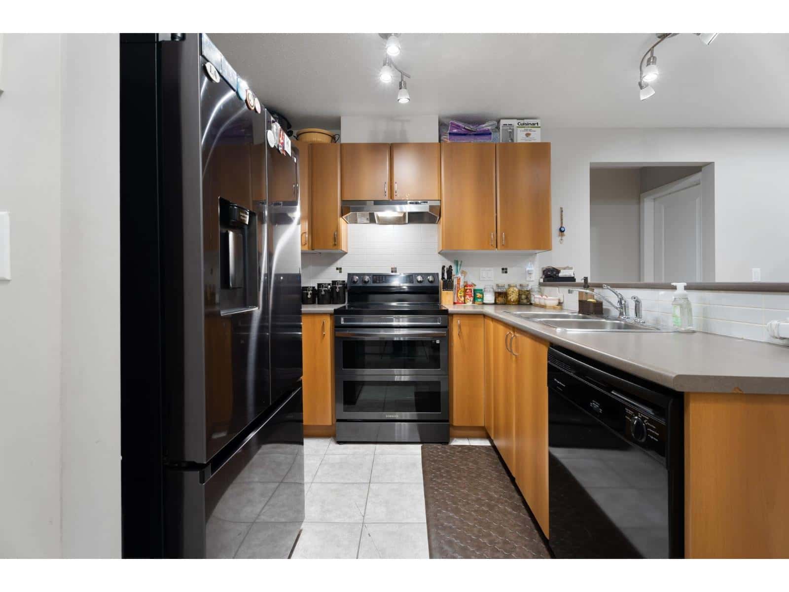 203 14885 105 AVENUE — Surrey, British Columbia - Photo 5 of 24