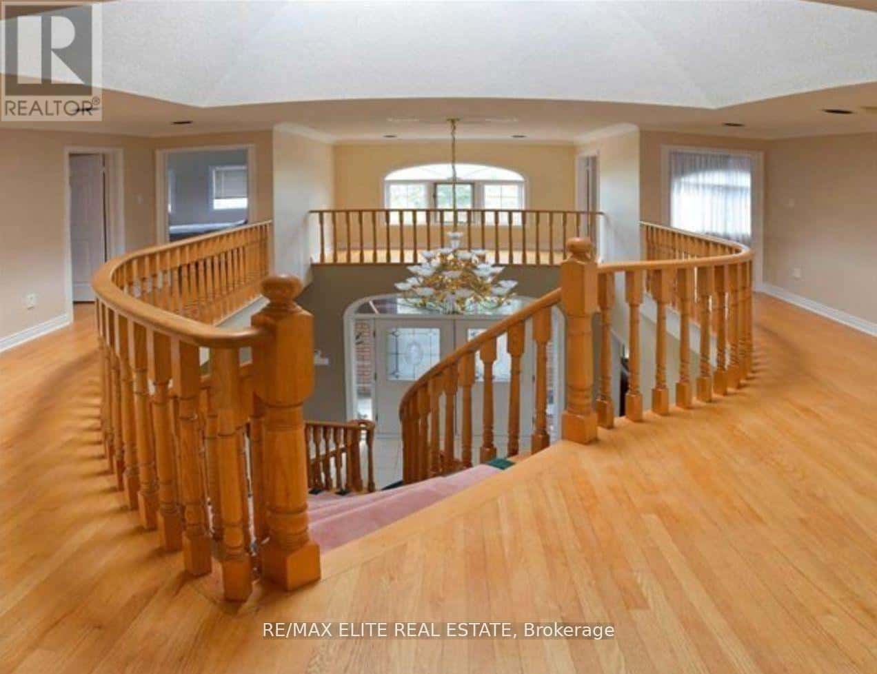 5 EMMELINE CRESCENT — Toronto (Agincourt South-Malvern West), Ontario - Photo 3 of 9