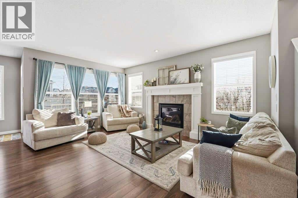 200 Kingsmere Cove SE — Airdrie, Alberta - Photo 3 of 40