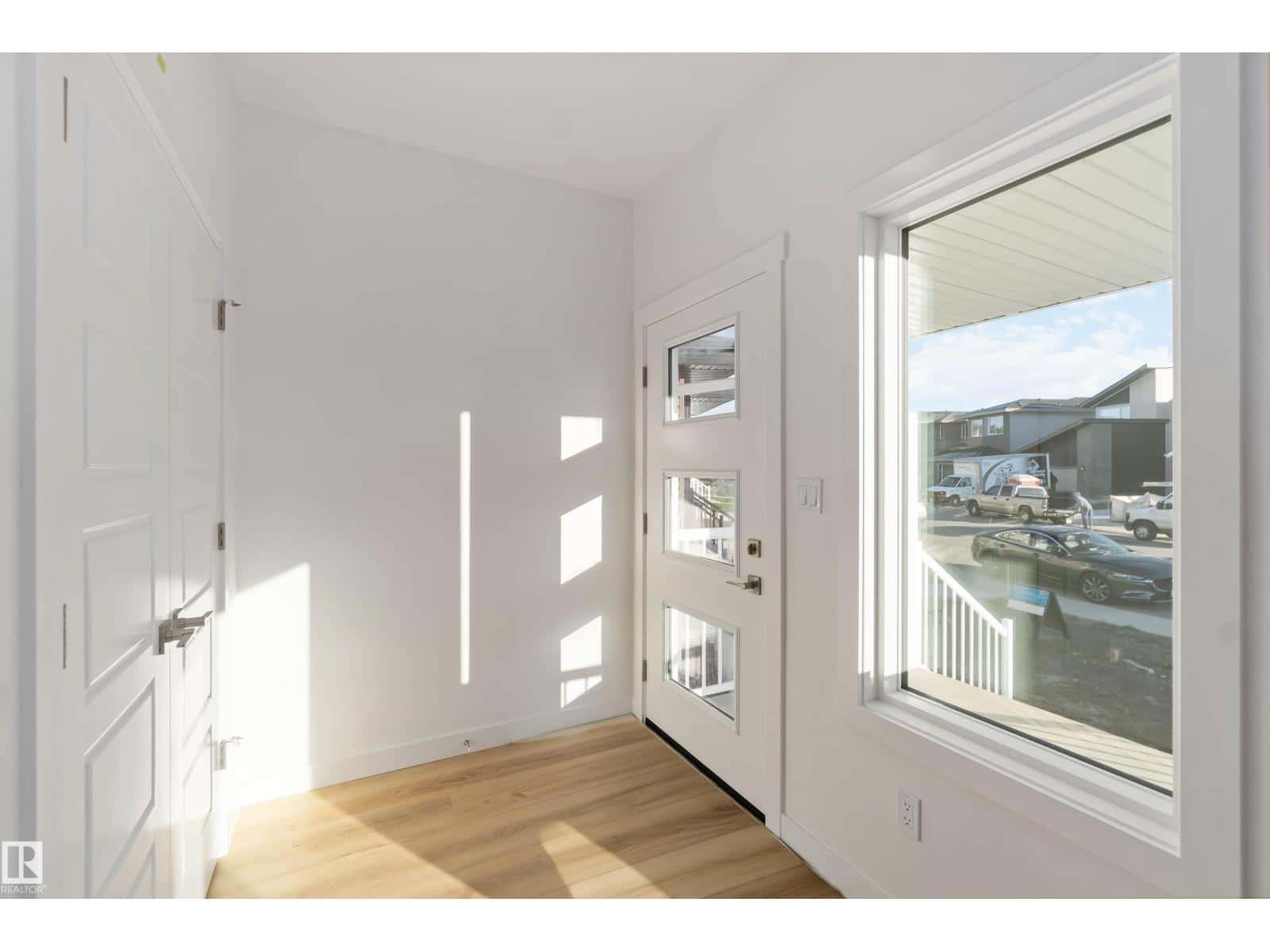 17306 6A ST NE — Edmonton, Alberta - Photo 5 of 52