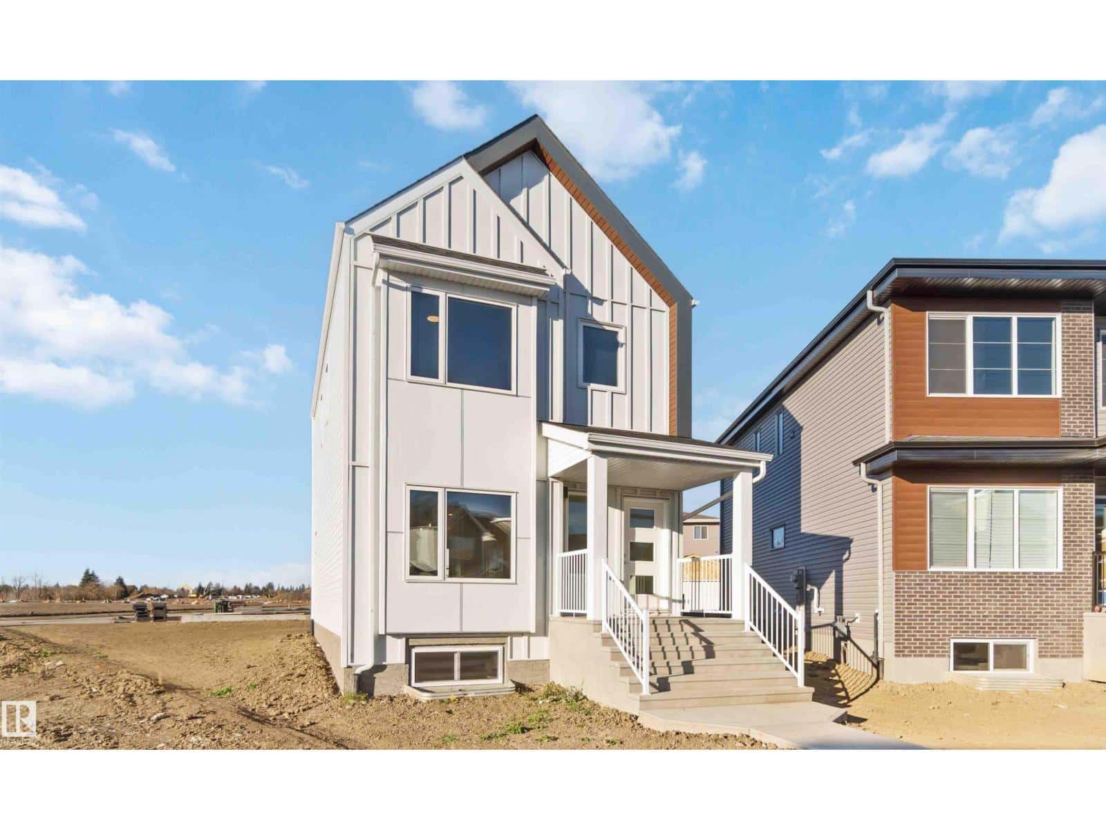 17306 6A ST NE — Edmonton, Alberta - Photo 2 of 52