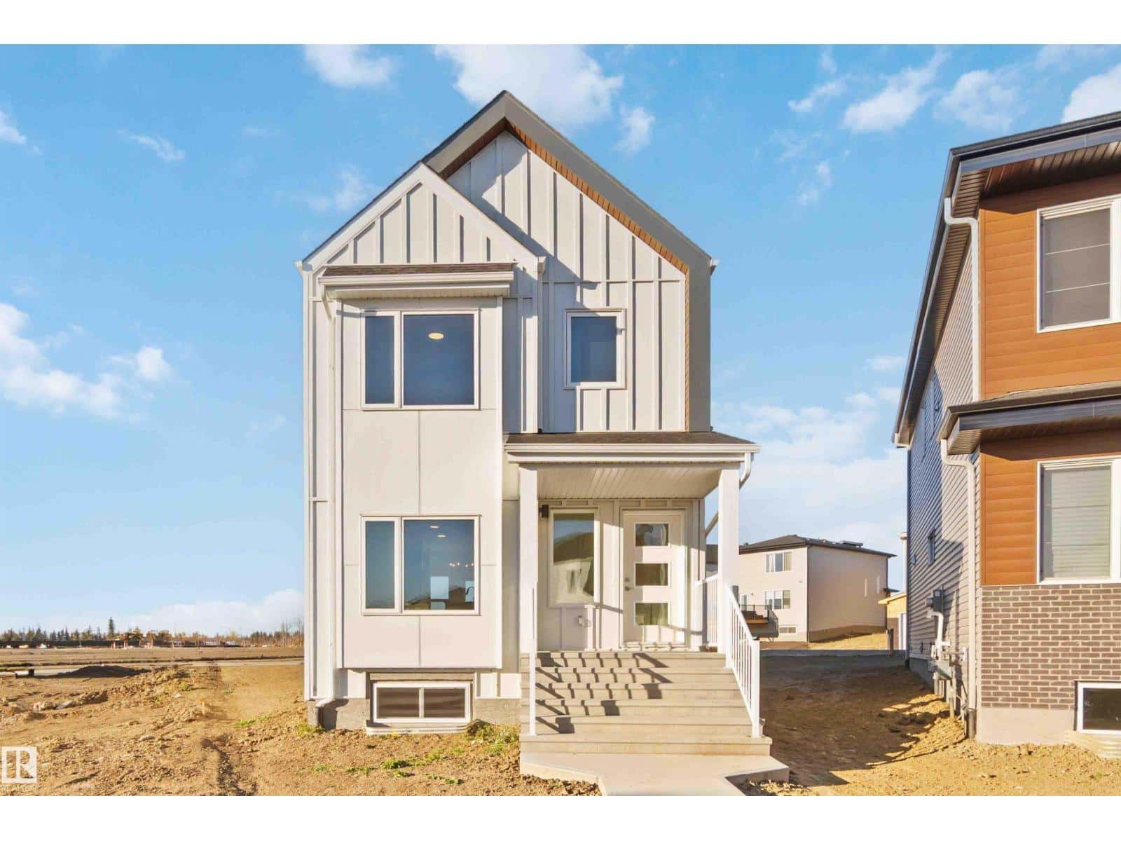 17306 6A ST NE — Edmonton, Alberta - Photo 3 of 52