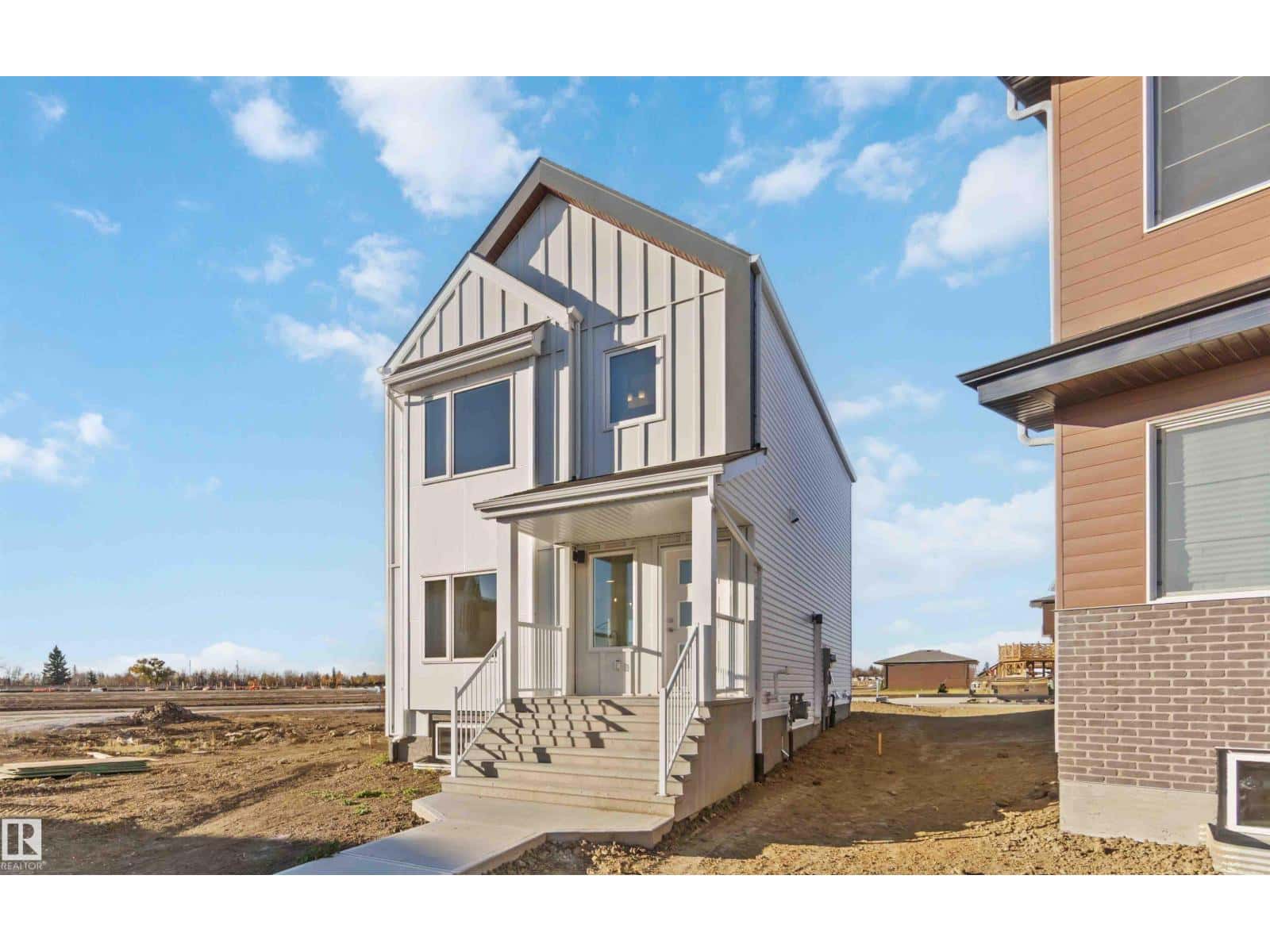 17306 6A ST NE — Edmonton, Alberta - Photo 4 of 52