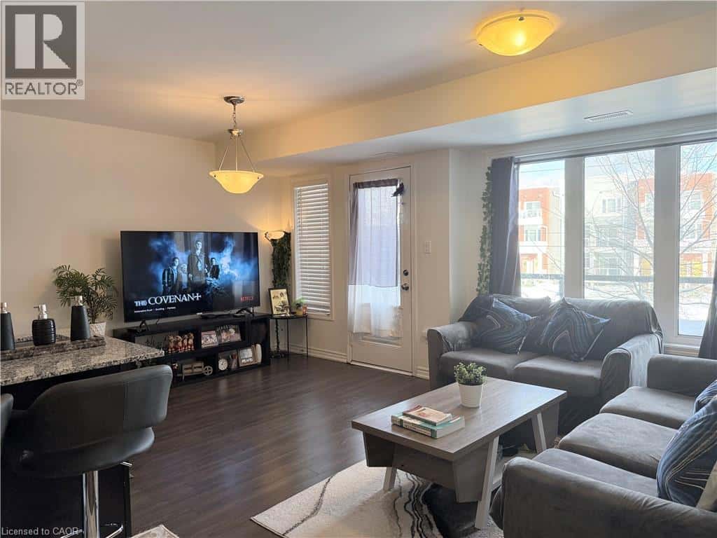 922 APPLE HILL Lane — Kitchener, Ontario - Photo 4 of 29