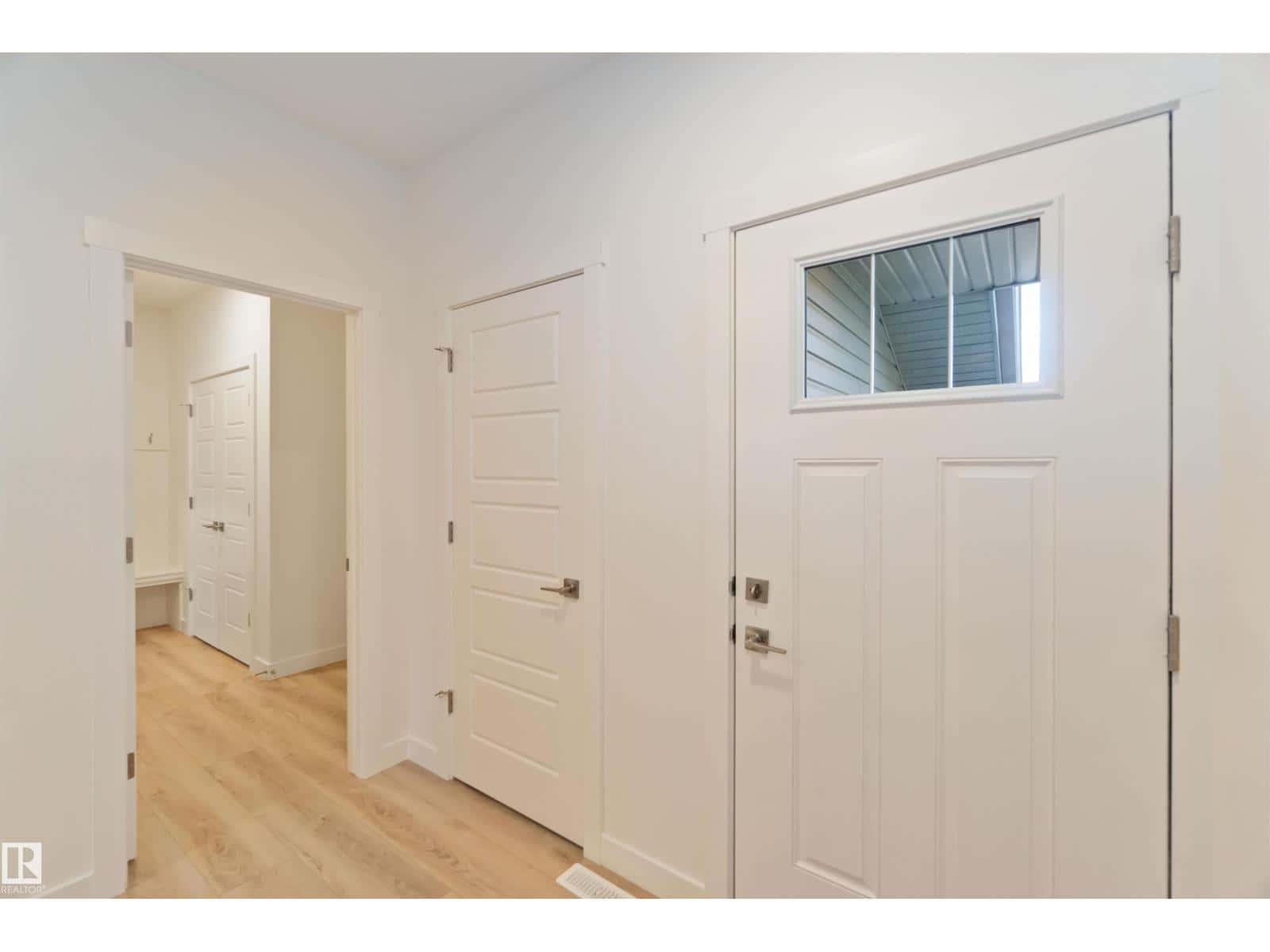 2503 194 ST NW — Edmonton, Alberta - Photo 4 of 47