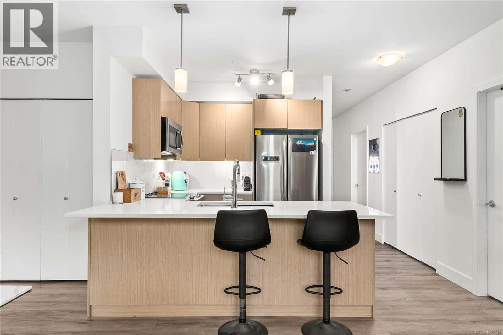 102 3070 Kilpatrick Ave — Courtenay, British Columbia - Photo 2 of 25