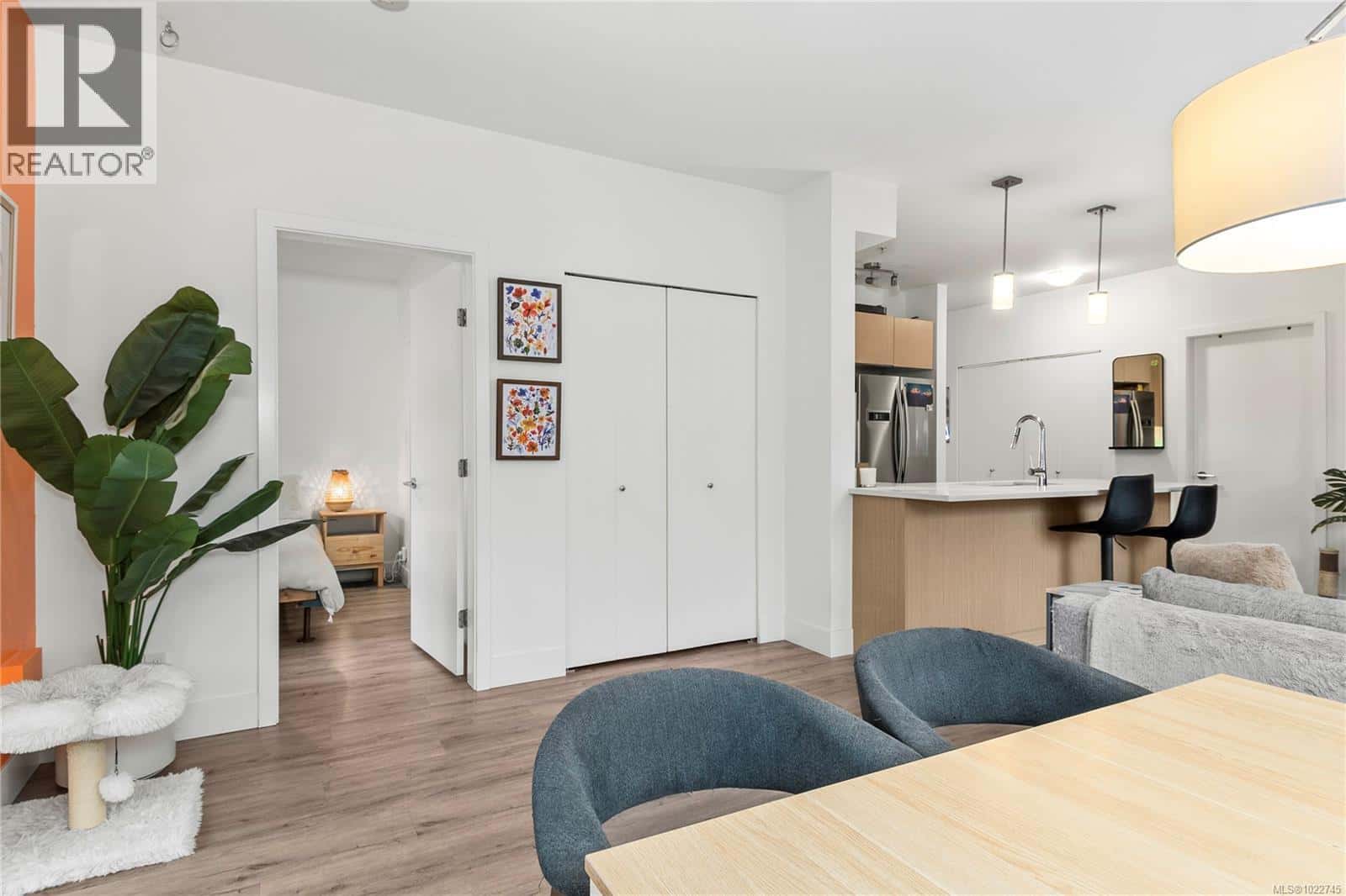 102 3070 Kilpatrick Ave — Courtenay, British Columbia - Photo 3 of 25