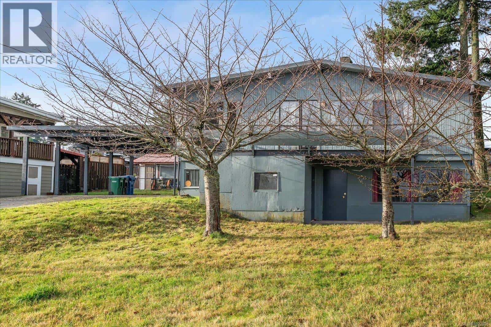 912 Capilano Pl — Nanaimo, British Columbia - Photo 2 of 50