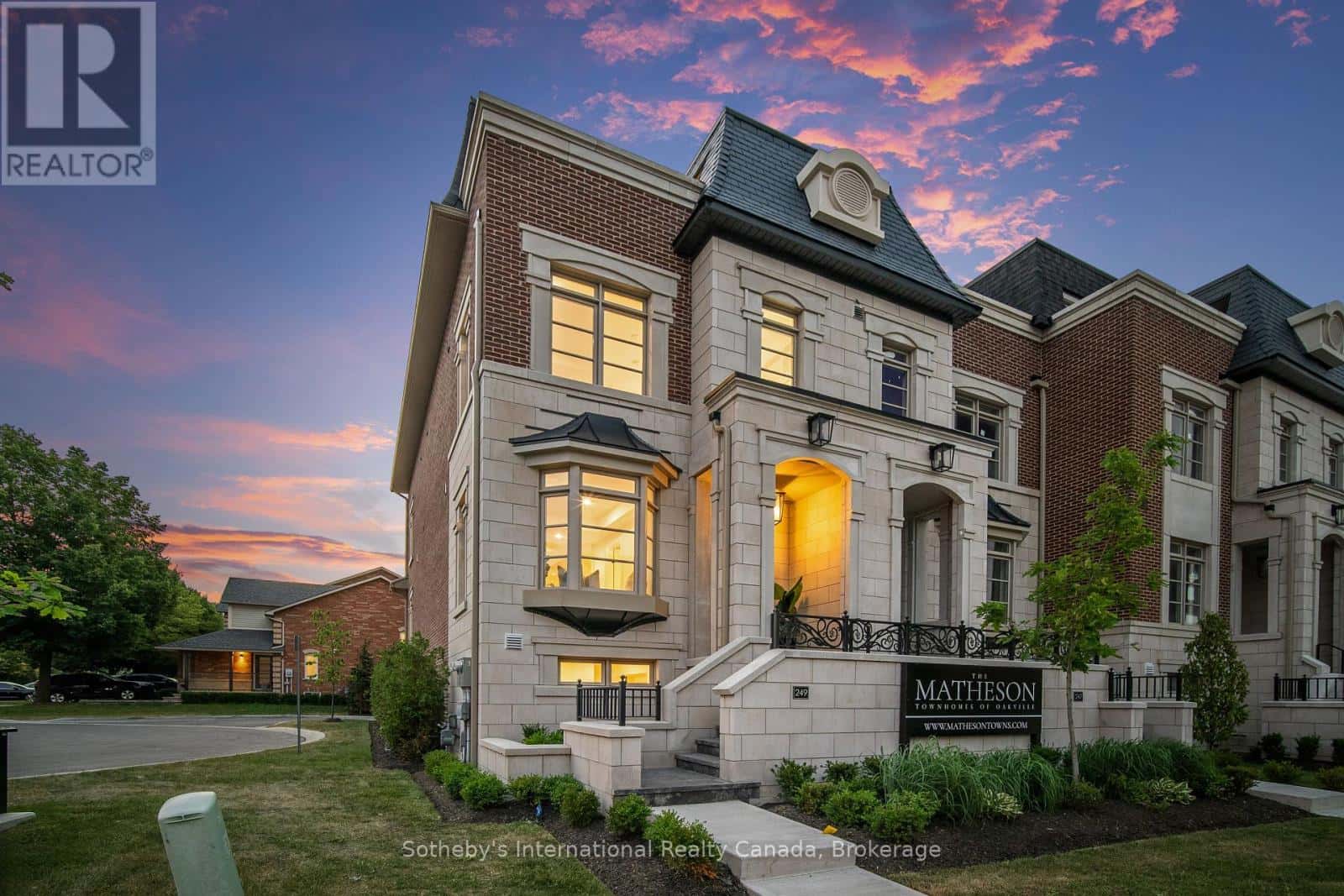 249 REBECCA STREET — Oakville (CO Central), Ontario - Photo 2 of 45