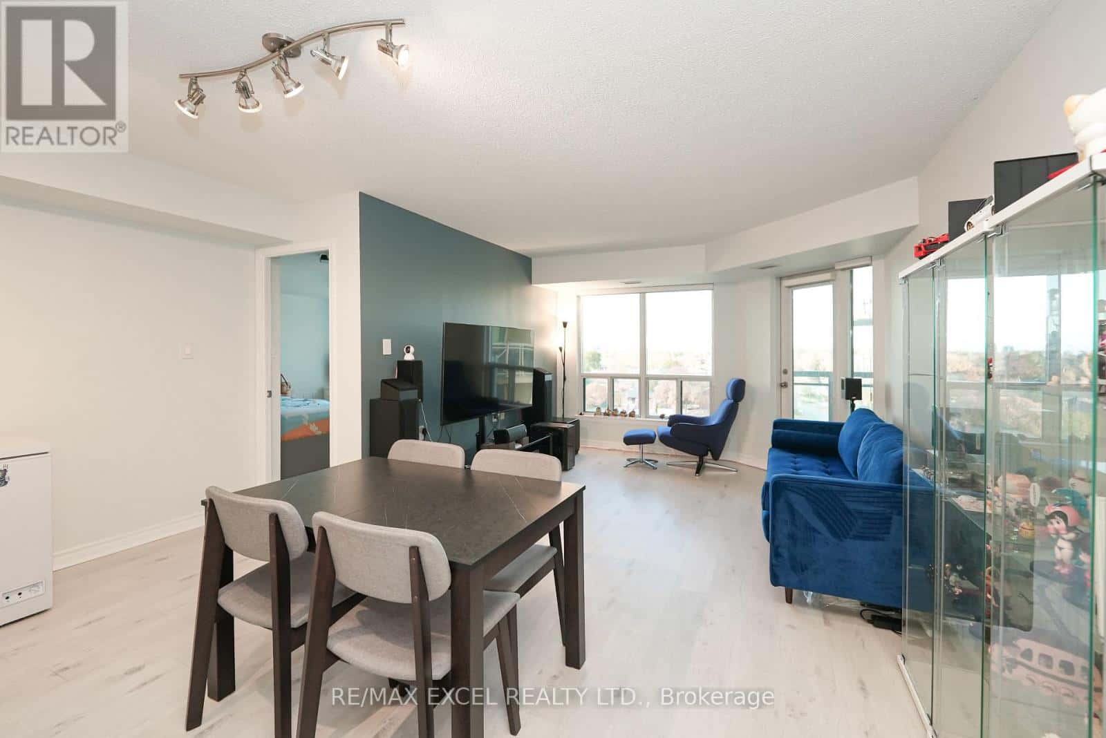 711 - 920 SHEPPARD AVENUE W — Toronto (Bathurst Manor), Ontario - Photo 5 of 44