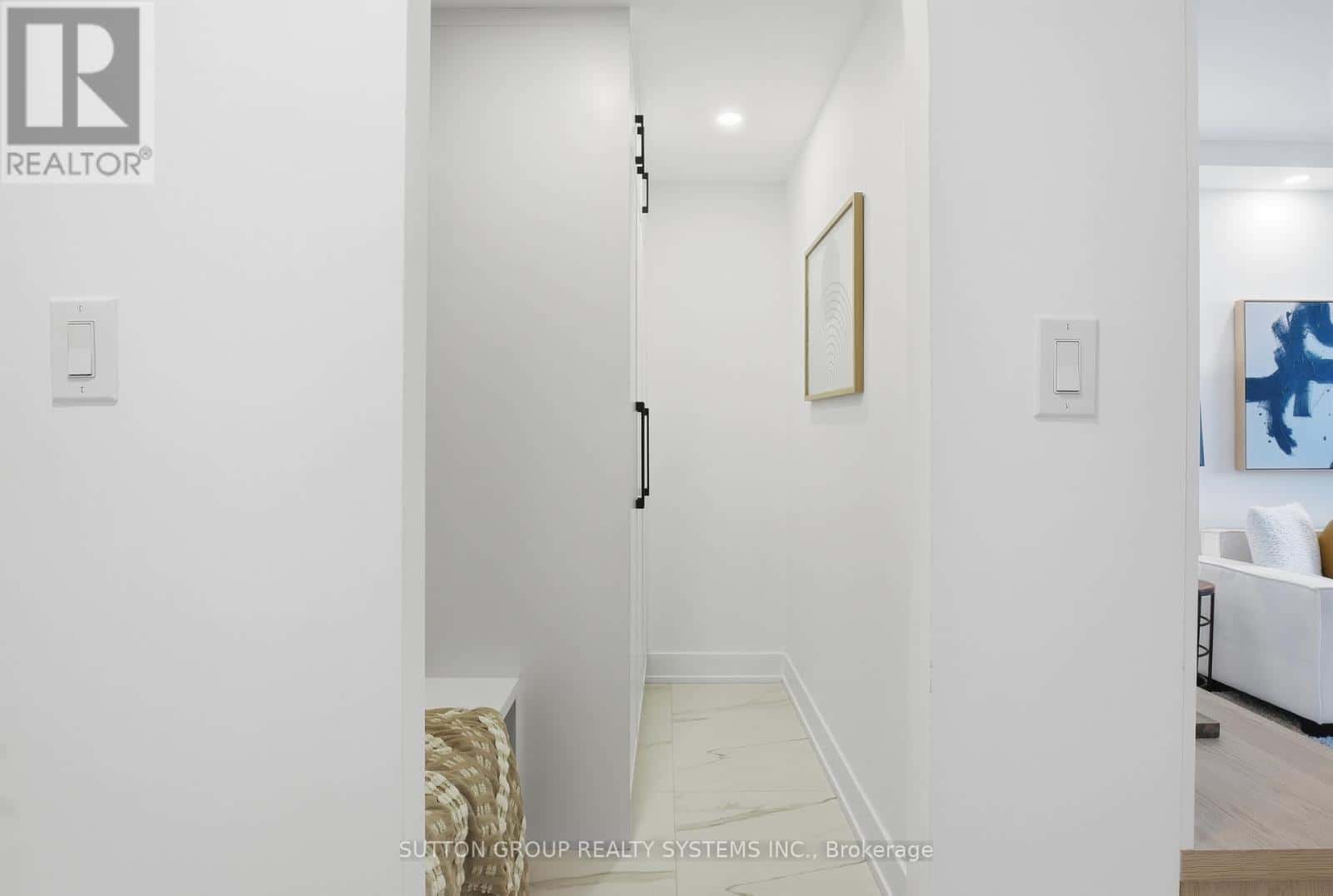 909 - 60 SOUTHPORT STREET — Toronto (High Park-Swansea), Ontario - Photo 3 of 49