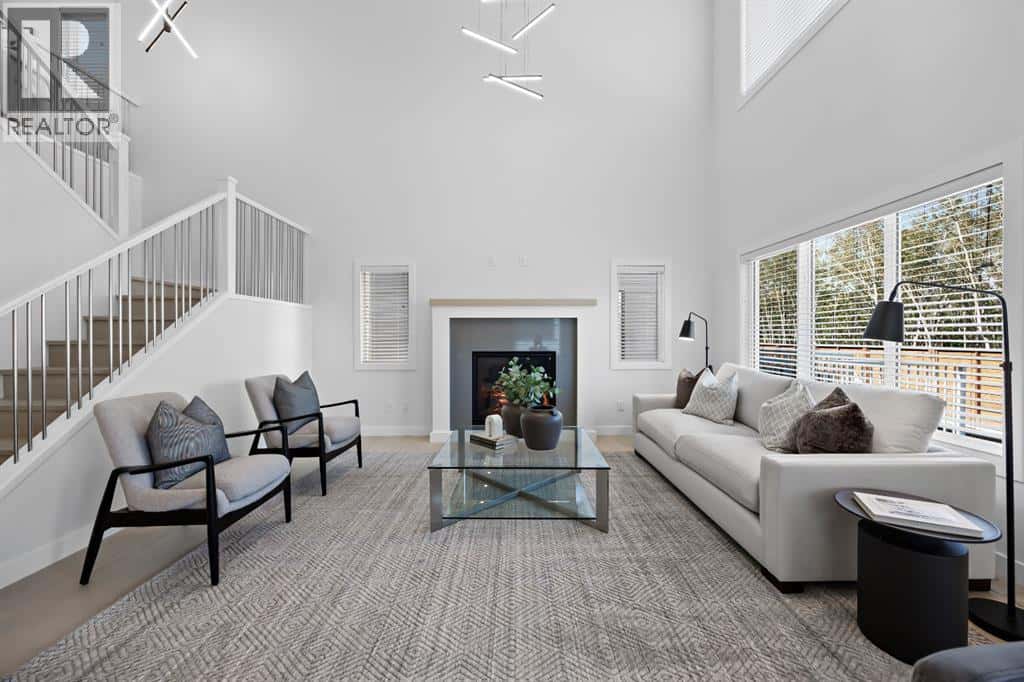 46 Westland Park SW — Calgary, Alberta - Photo 3 of 37