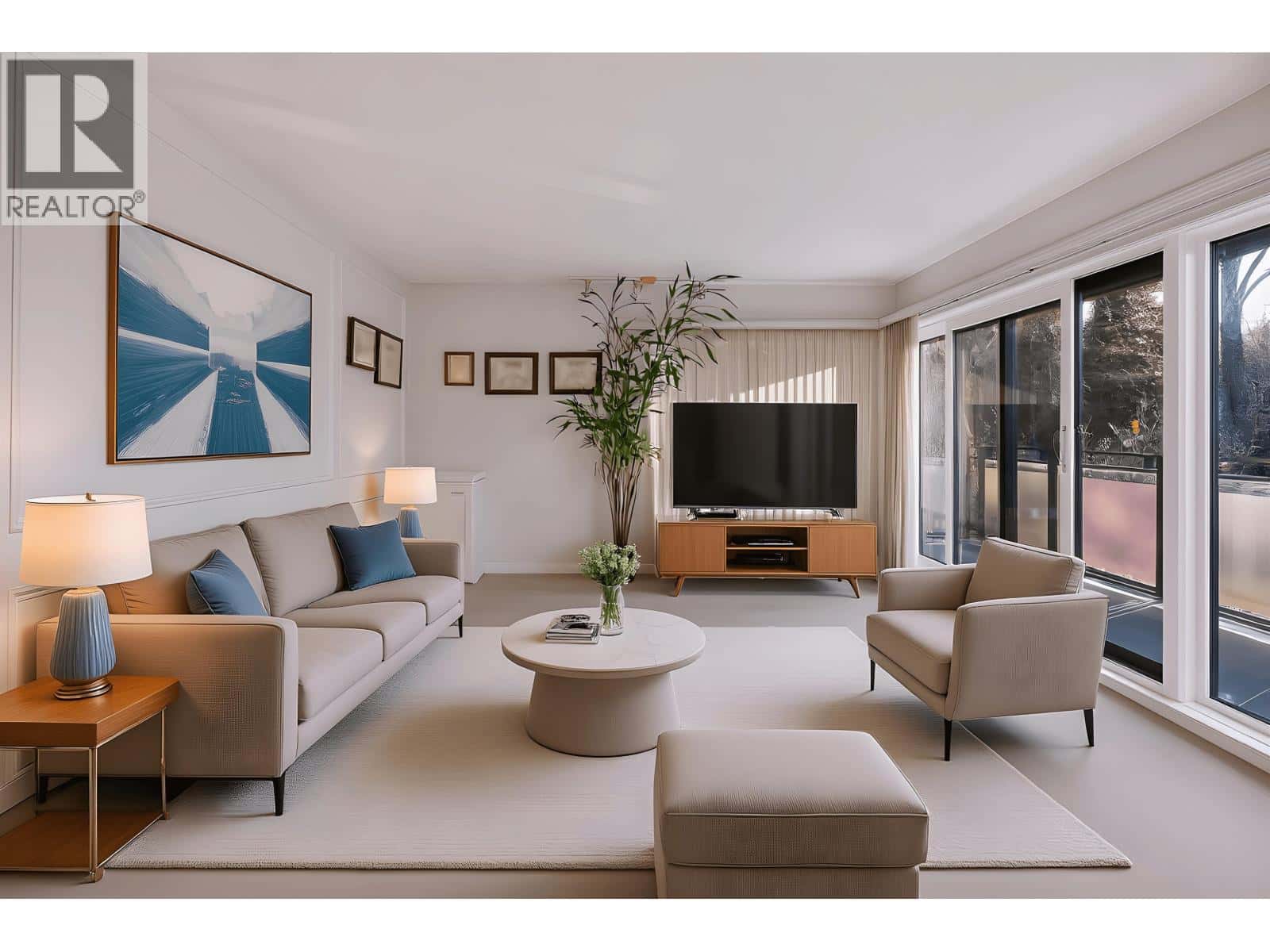 605 1405 W 15TH AVENUE — Vancouver, British Columbia - Photo 4 of 24