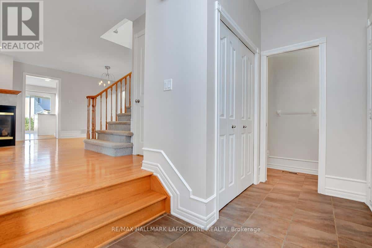 919 SCALA AVENUE — Ottawa, Ontario - Photo 3 of 37