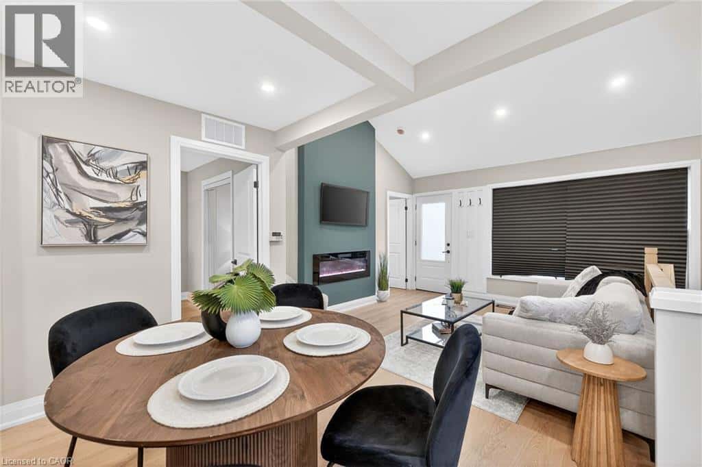 156 WALTER Avenue N — Hamilton, Ontario - Photo 3 of 44