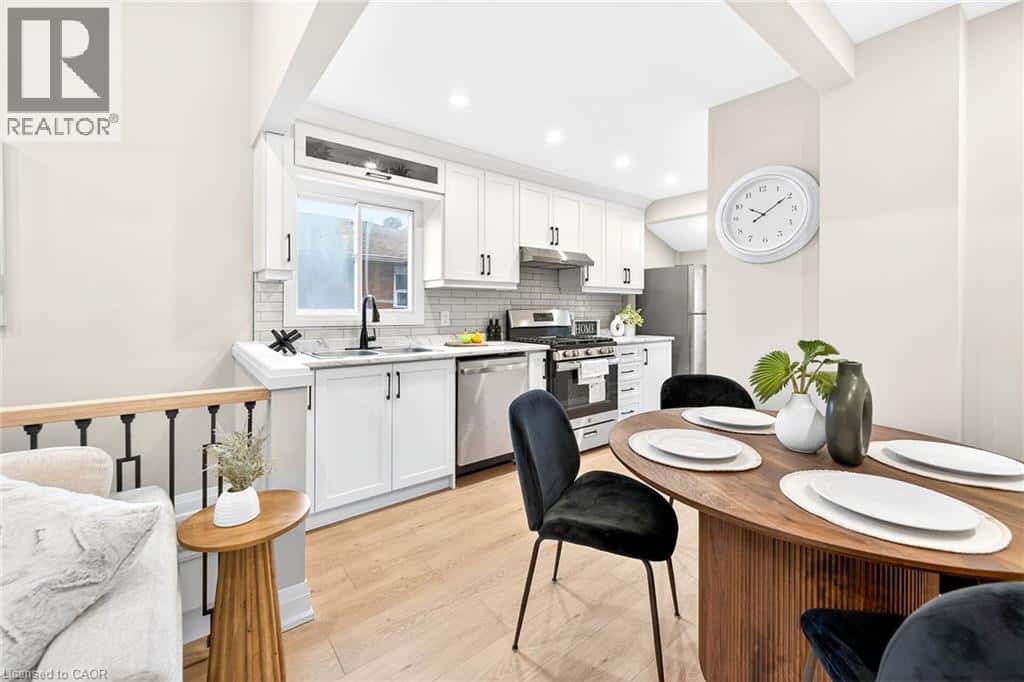 156 WALTER Avenue N — Hamilton, Ontario - Photo 4 of 44