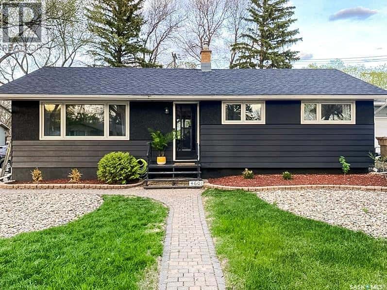 4601 Castle ROAD — Regina, Saskatchewan - Photo 3 of 46