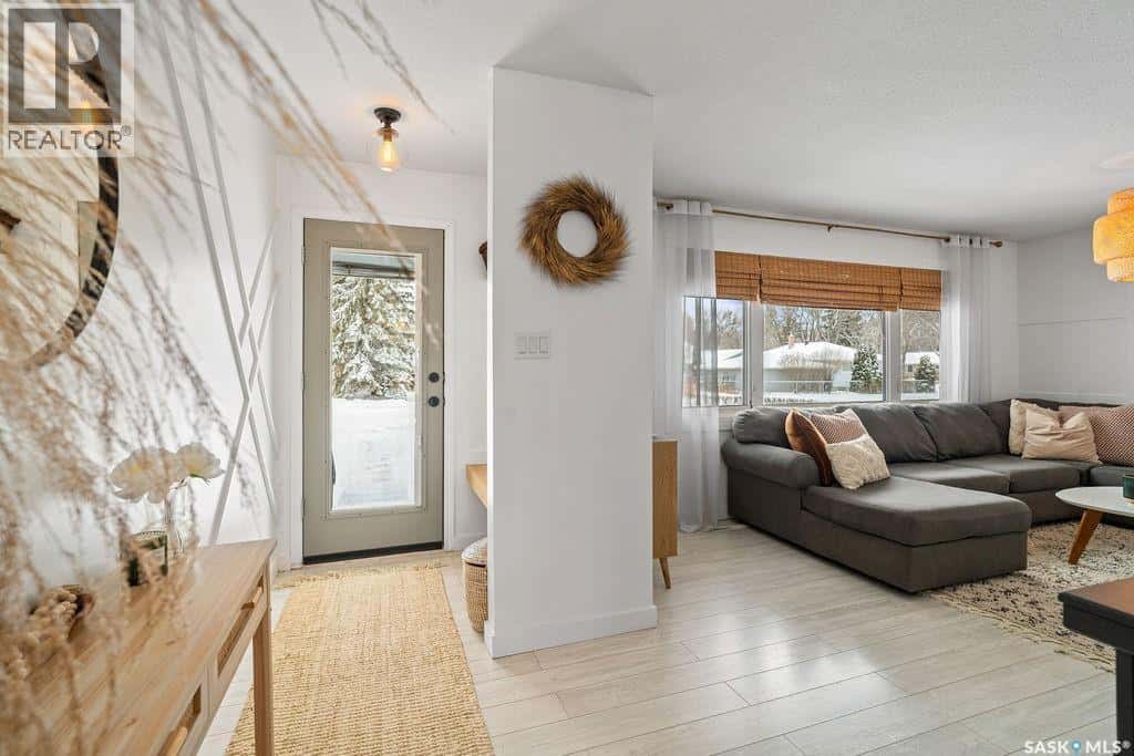 4601 Castle ROAD — Regina, Saskatchewan - Photo 5 of 46