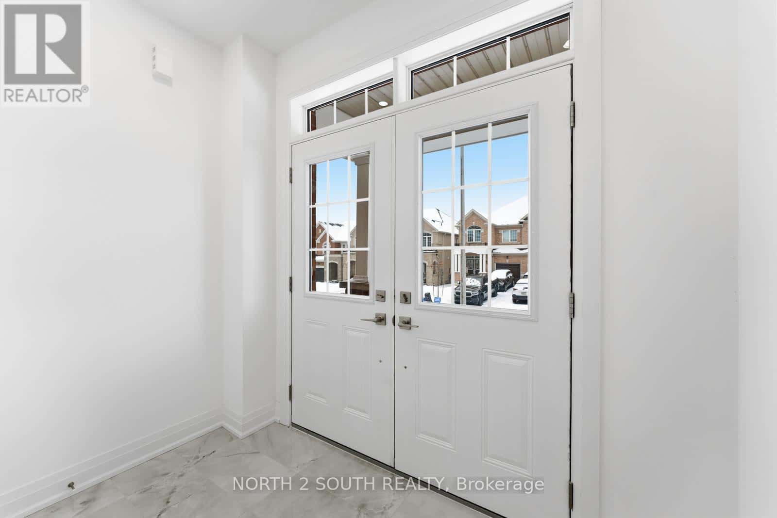 Vaughan (West Woodbridge) — Vaughan (West Woodbridge) - Photo 4 of 38