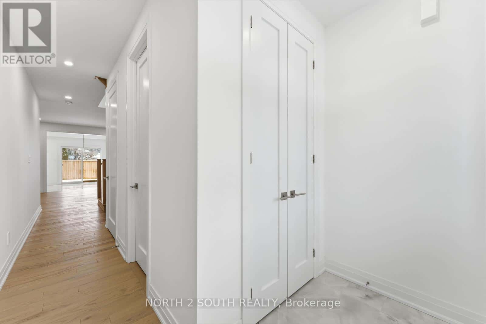 Vaughan (West Woodbridge) — Vaughan (West Woodbridge) - Photo 5 of 38