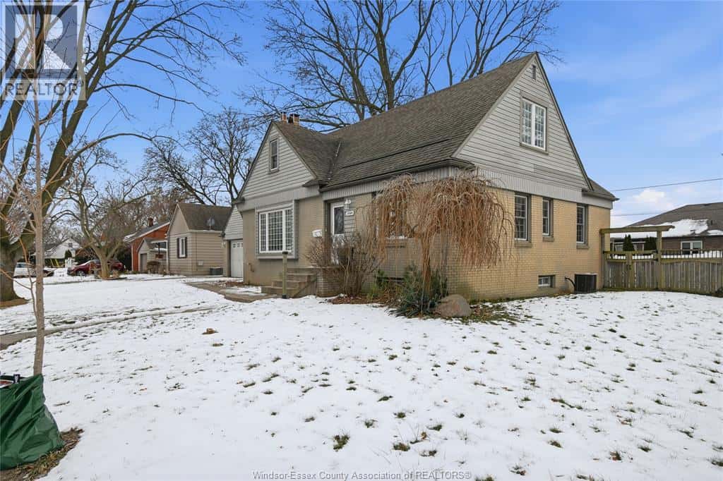 2569 NORMAN ROAD — Windsor, Ontario - Photo 4 of 38