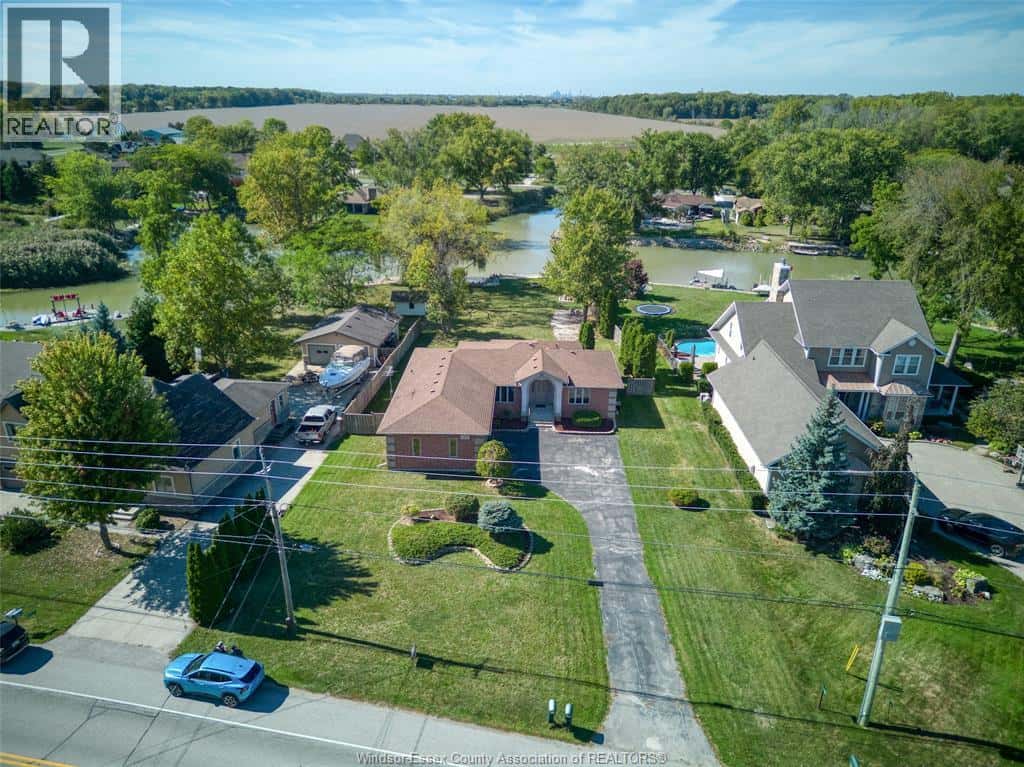 267 EAST PUCE — Lakeshore, Ontario - Photo 5 of 43