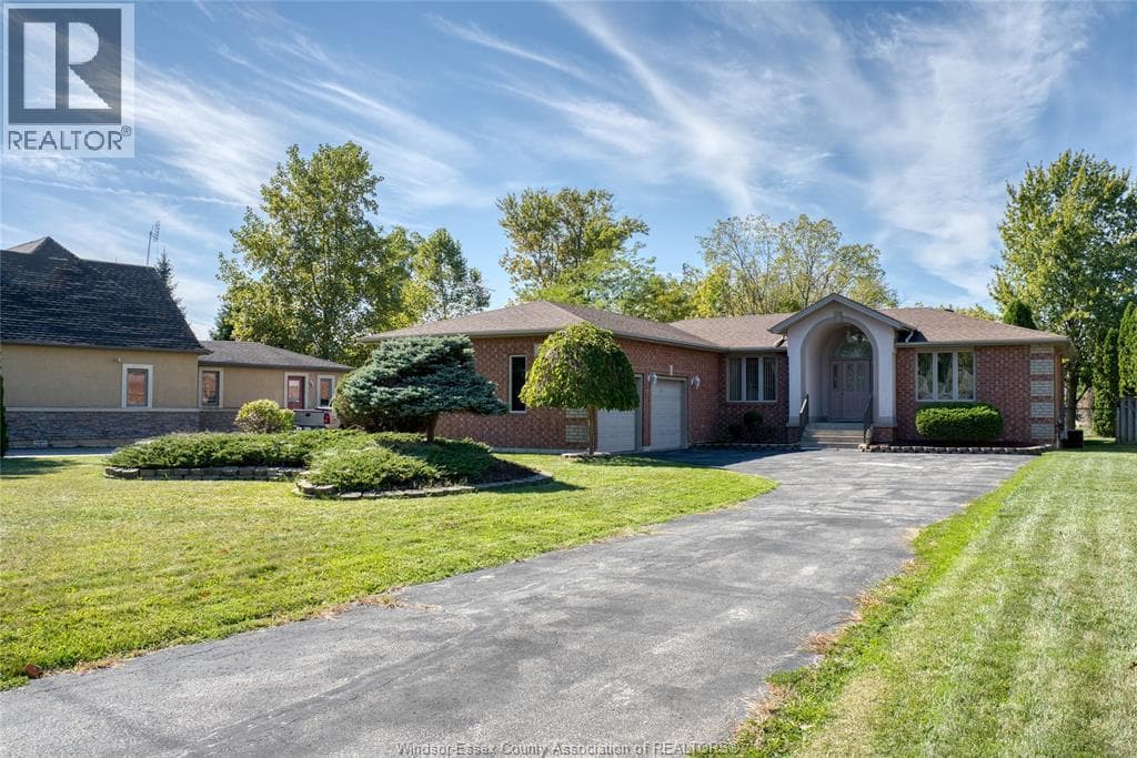 267 EAST PUCE — Lakeshore, Ontario - Main photo