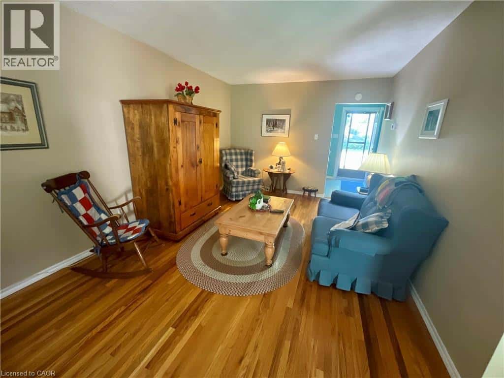 4 ROSANNE Crescent — Hamilton, Ontario - Photo 4 of 24