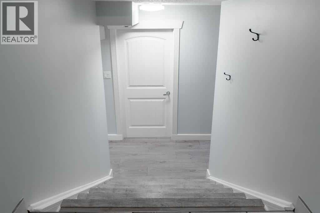 4, 2036 27 Avenue SW — Calgary, Alberta - Photo 4 of 43