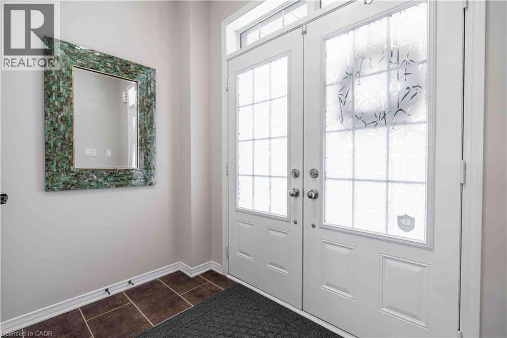 115 LARRY Crescent — Caledonia, Ontario - Photo 3 of 48